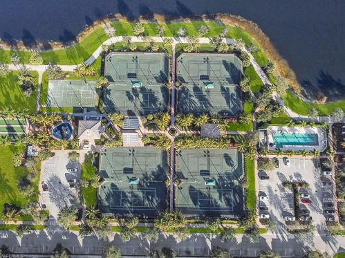 8509 Deimille Ct, Naples FL 34114-2713 exterior