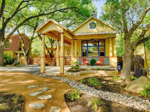 1510 Edgewood Ave, Austin TX 78722-1935 exterior