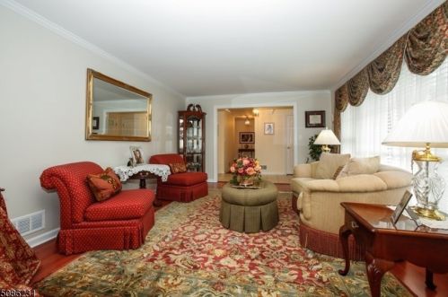 12 Ellsworth Dr, Warren NJ  07059-7127 exterior