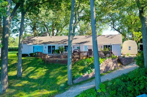 28148 Shore Dr, Gobles, MI 49055-9115