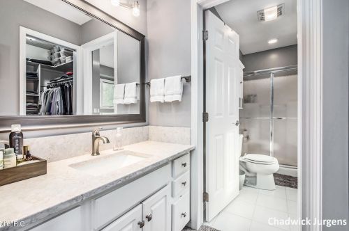 5542 Thoroughbred Dr, Wyoming MI 49418-8309 exterior