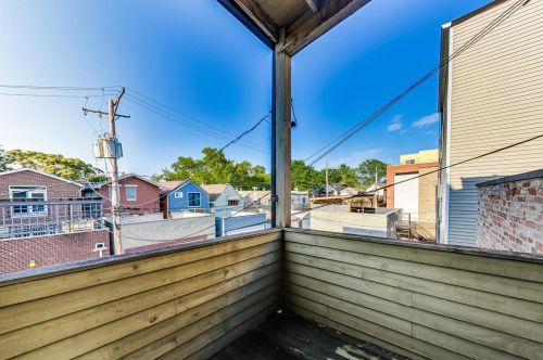 2324 Armitage Ave, Chicago IL 60647-4342 exterior