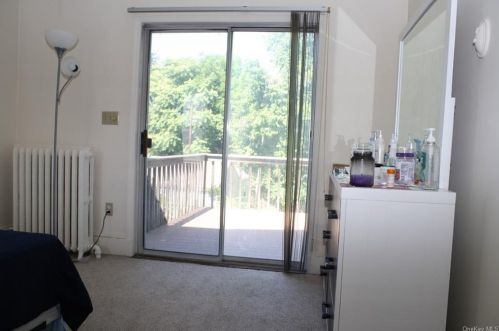 526 Simpson Pl, Peekskill NY 10566-4522 exterior