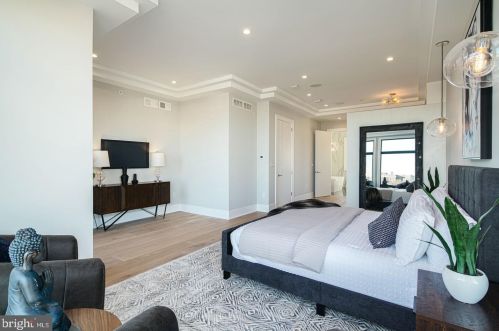 722 Broad St, Philadelphia PA 19146-3119 exterior