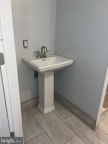 1702 22nd St, Philadelphia PA 19140-3831 exterior