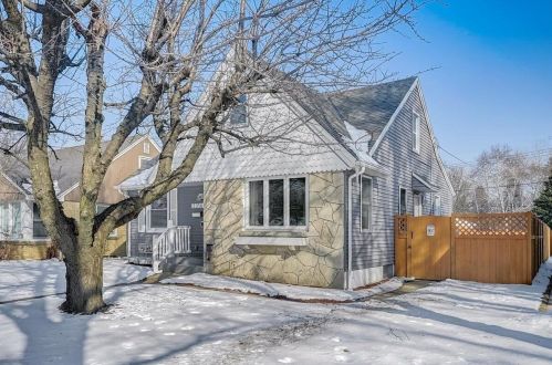 3316 Honey Creek Dr, Milwaukee WI  53219-3911 exterior