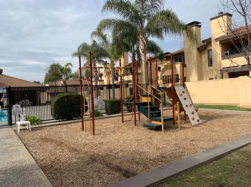 3176 Andre Ln, Turlock CA 95382-1061 exterior