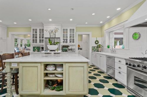 2729 Log Cabin Dr, Atlanta GA exterior