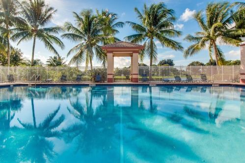 9137 Cove Point Cir, Boynton Beach FL 33472-2763 exterior