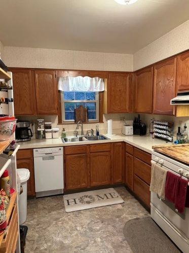 8585 Peebles Rd, Pittsburgh PA 15237-5722 exterior