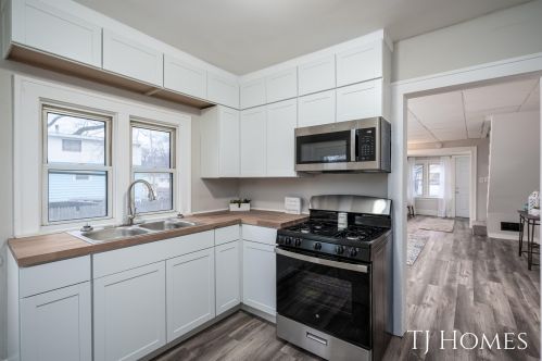 967 Emerson Ave, Meskegon MI  49442-5131 exterior