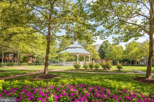 5124 Knapp Pl, Alexandria VA 22304-8637 exterior