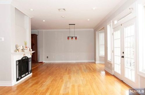 501 Lindberg Ave, Cliffside Park NJ  07010-2203 exterior