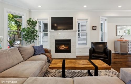 2425 Pensacola Ave, Chicago IL  60618-1607 exterior