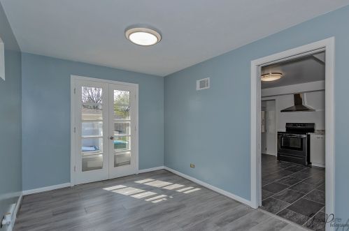 2220 Jackson St, Waukegan IL 60085-7354 exterior