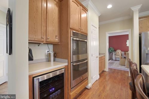 7001 Highland Mdw Ct, Alexandria VA 22315-3963 exterior