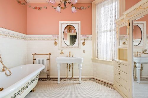 5501 Elgin St, Pittsburgh PA 15206-1432 exterior