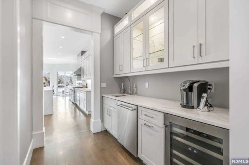 19 Duck Pond Rd, Demarest NJ  07627-2305 exterior