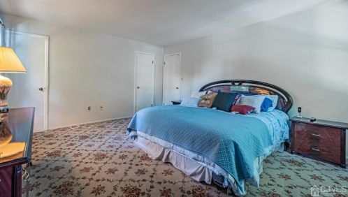 7 Meredith Rd, Edison NJ 08817-2231 exterior