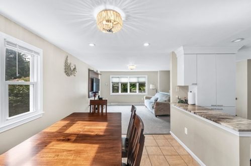 128 Tallyho Dr, Springfield MA  01118-1944 exterior