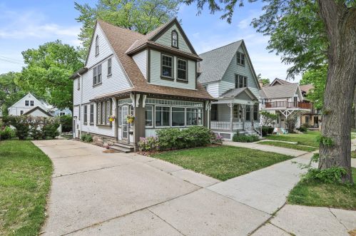 2867 Superior St, Milwaukee WI  53207-2550 exterior