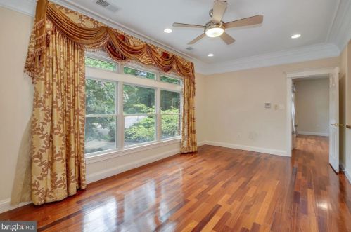 8505 Carlynn Dr, Bethesda MD 20817-4310 exterior