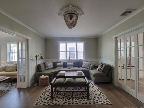 50 Prospect St, Greenwich, CT 06830-6820