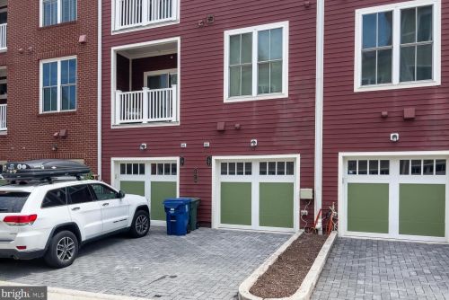 2410 Potomac Ave, Alexandria VA 22301-1081 exterior