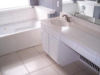 16242 Mission Glen Dr, Houston TX  77083-5258 exterior