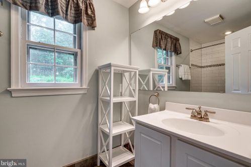 6263 Gentle Ln, Alexandria VA 22310-2260 exterior