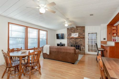 214 8 St, Irving TX 75060-5210 exterior