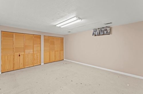 226 Pine Ct, Pittsburgh PA 15239-1953 exterior