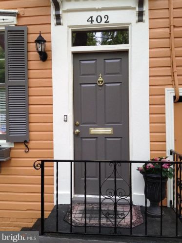 402 Royal St, Alexandria VA  22314-2335 exterior