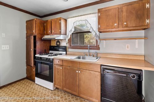 22 Castle Ave, Jackson Twp NJ 08527-2513 exterior