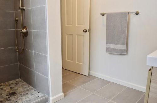 409 Greenhurst Dr, Pittsburgh PA 15243-1919 exterior