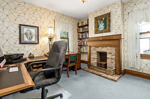 654 Bower Hill Rd, Pittsburgh PA 15243-2040 exterior