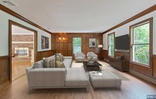 36 Saddle River Rd, Upper Saddle River NJ  07458-3205 exterior