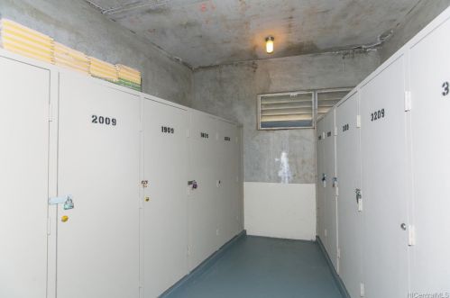 469 Ena Rd, Honolulu HI  96815-1749 exterior