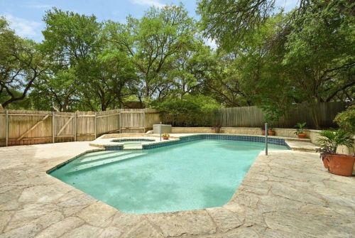 1501 Breezeknoll Cir, Austin TX exterior