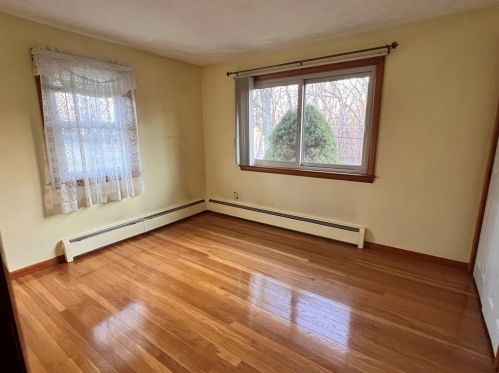 31 Upper Gore Rd, Webster MA 01570-3220 exterior