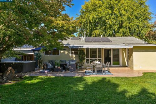 933 Santa Lucia Dr, Concord CA 94523-2366 exterior