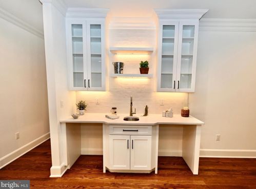 694 Prospect Ave, Princeton NJ 08540-4037 exterior