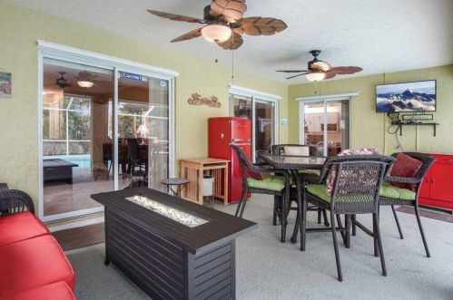 241 Dalton Cir, Fort Pierce FL 34953-5846 exterior