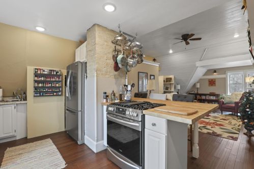 2126 Juneau Ave, Milwaukee WI 53233-1119 exterior