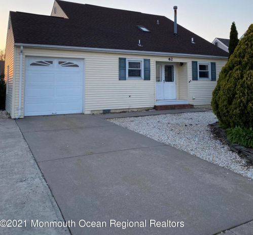 62 Storm Jib Ct, Berkeley Township, NJ 08721-1416