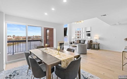 311 Nelson Ct, Edgewater NJ  07020-1618 exterior