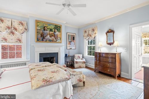 2906 N St, Washington DC 20024-3701 exterior