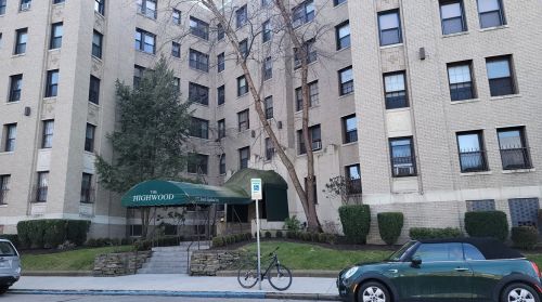 372 Highland Ave, Pittsburgh PA  15206-4273 exterior