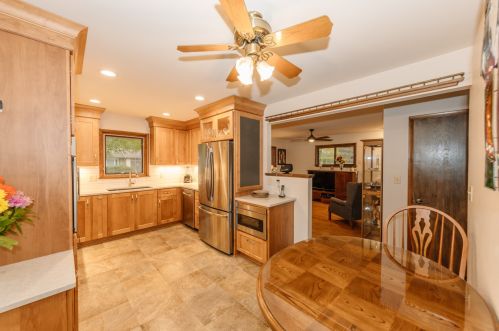 6428 Pne Shr Dr, Milwaukee WI 53209-3424 exterior