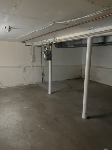 8008 Saginaw Ave, Chicago IL 60617-1351 exterior